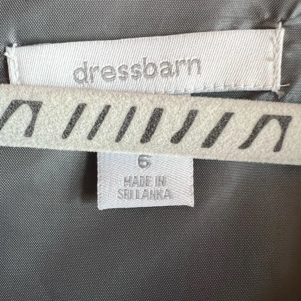 Women’s size 6 Dress Barn dress. - Picture 4 of 4